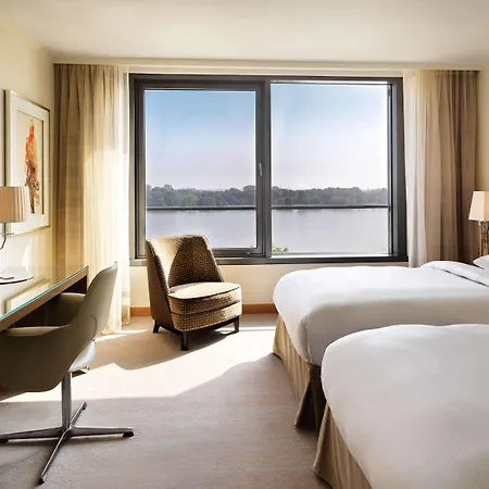 Hyatt Regency Szálloda 5*