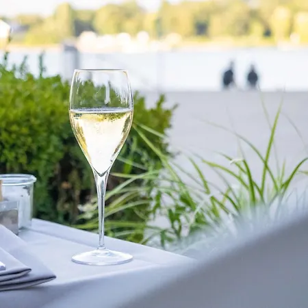 Hyatt Regency Szálloda 5*